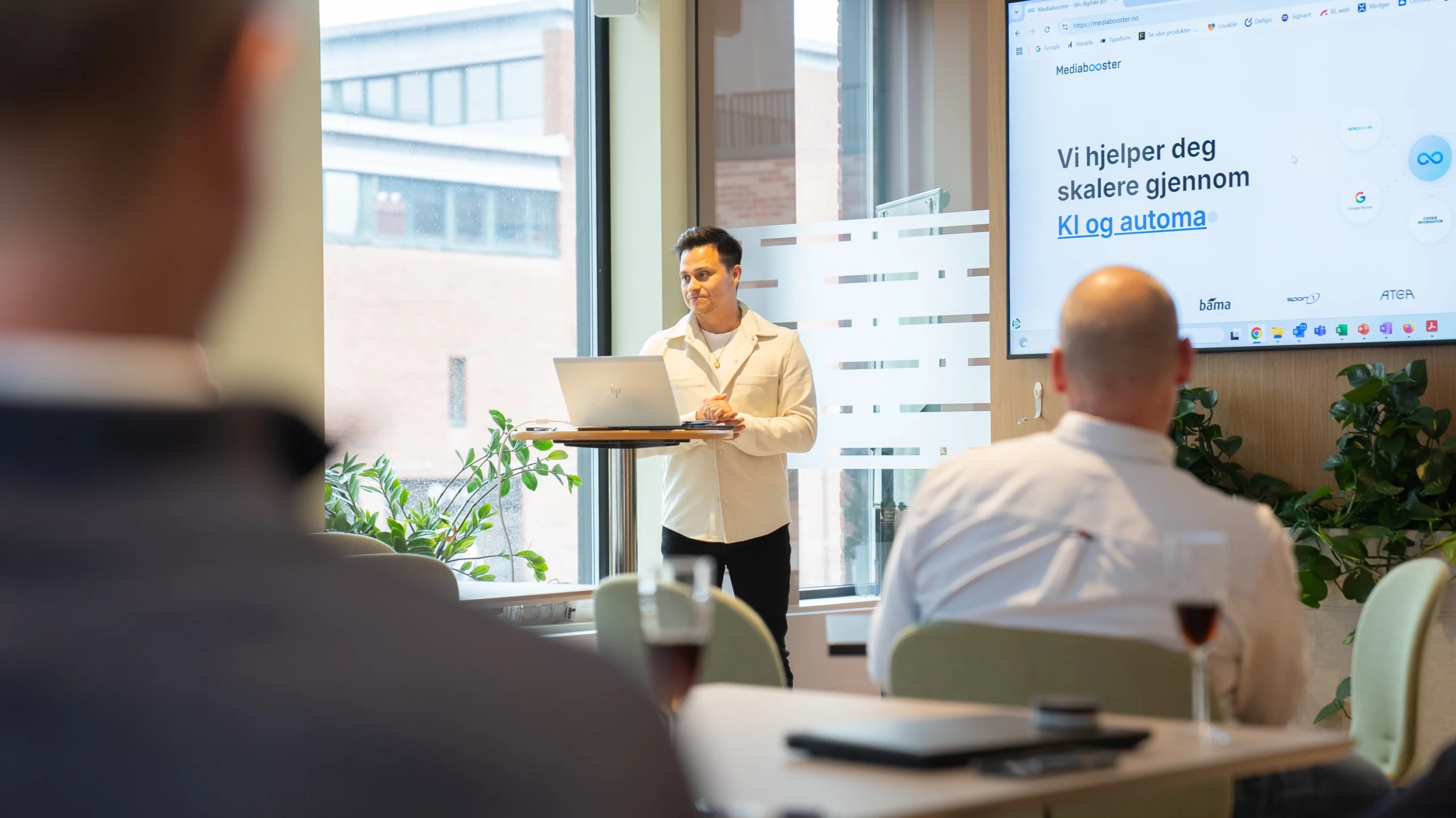 AI-kurs for bedrifter - chatgpt - mediabooster norge